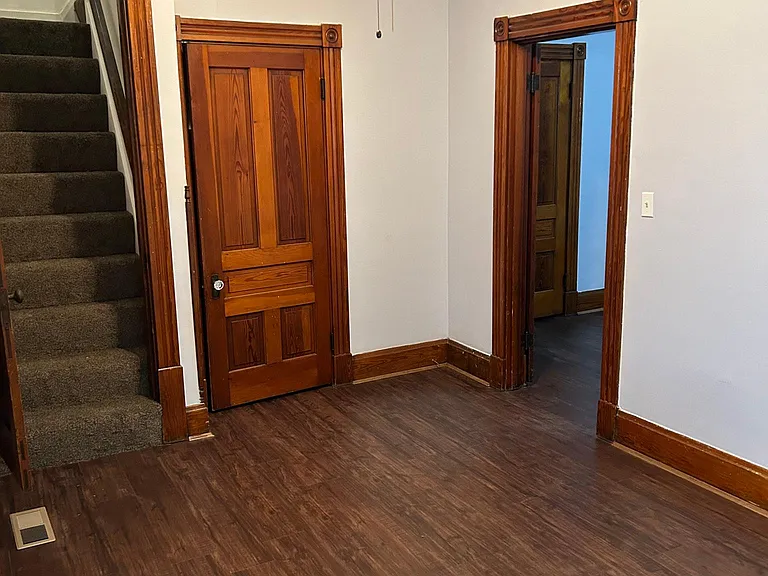 946 Heaton St — Photo 11