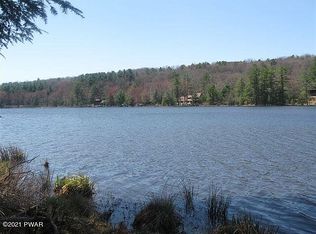 94 Covered Bridge Dr, Hawley, PA 18428