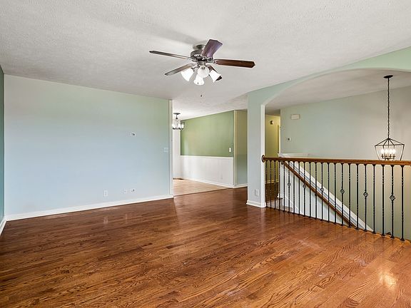 4th image of 717 Arrowfield Dr