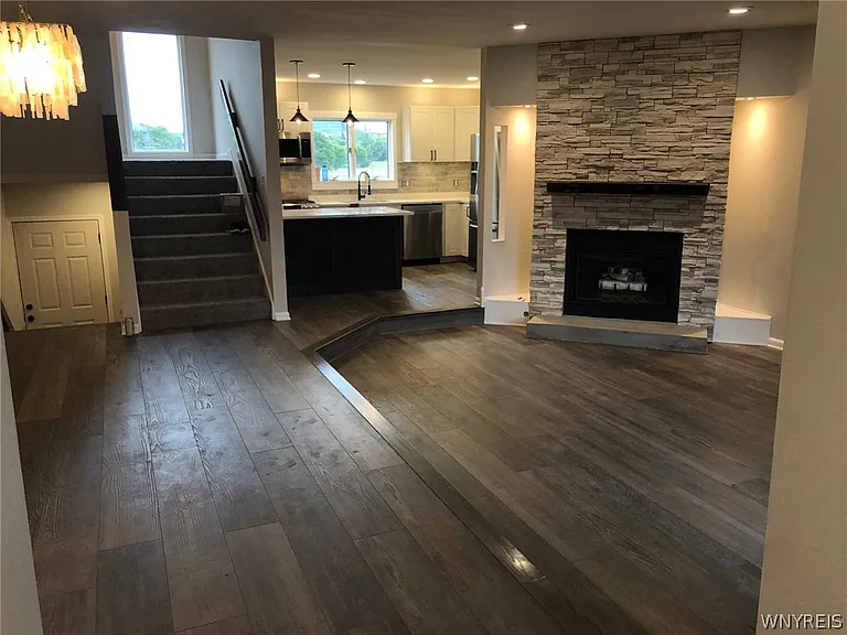 359 Lakefront Blvd — Photo 2
