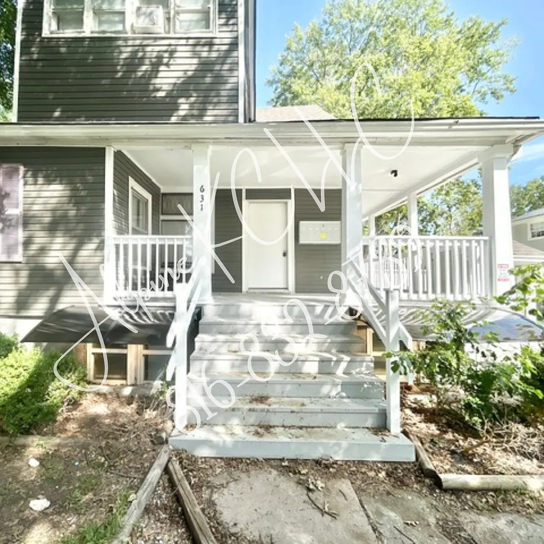 631 S Fuller Ave — Photo 1
