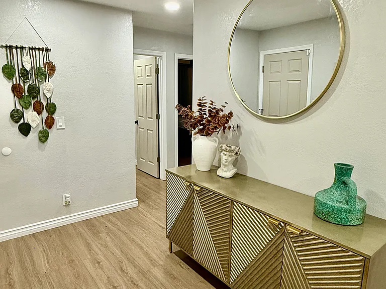 2644 E Anita St — Photo 3