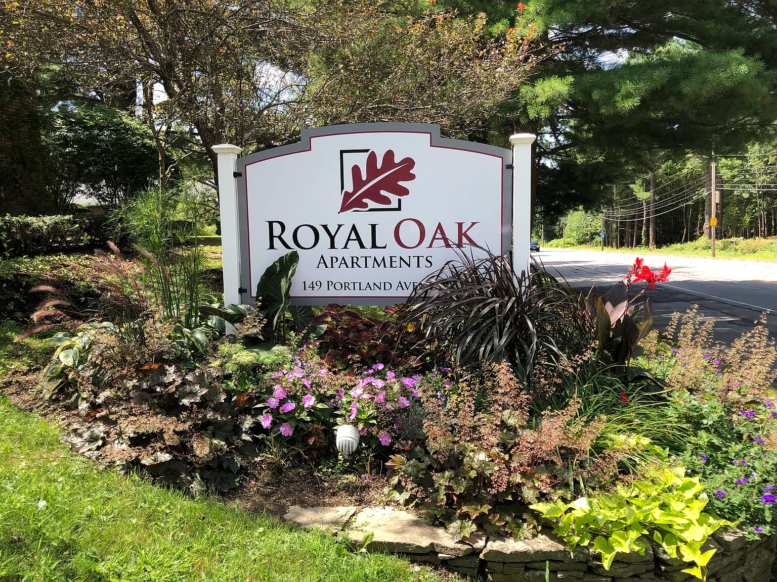 Royal Oak Apartments — Photo 1