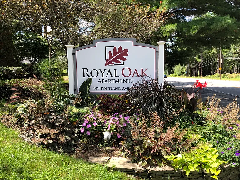 Royal Oak Apartments — Photo 1