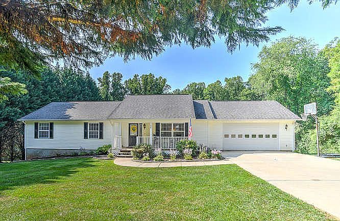 Oversized 2 car garage