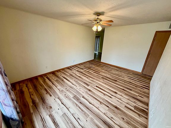 4th image of 609 Briar Ct
