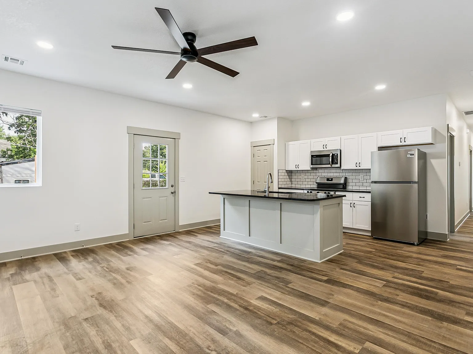 3 bed, 1100 sqft, $1,375 — Photo 4