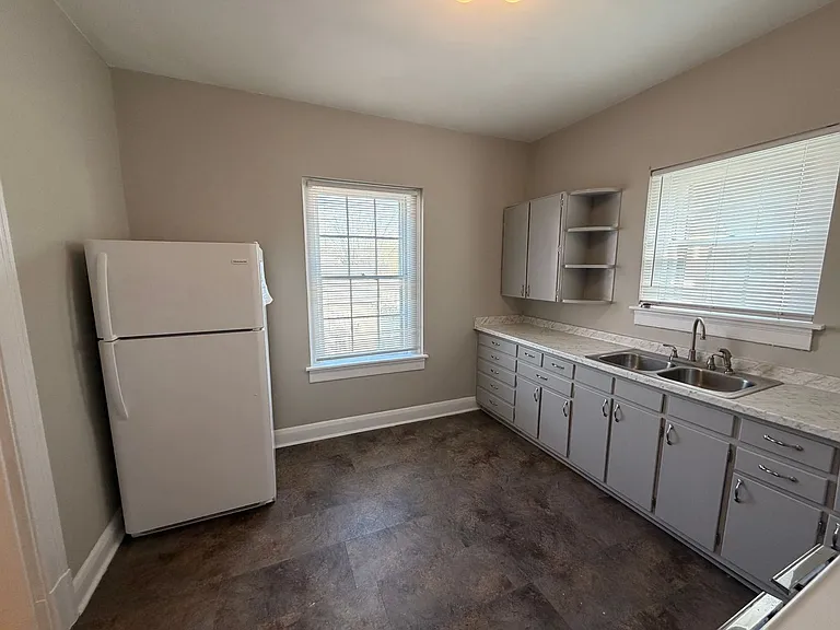 432 E Lytle St — Photo 3