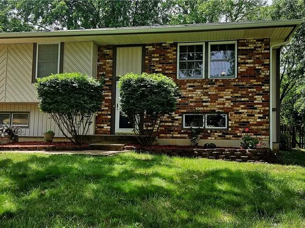 14396 Greentree Ln, Olathe, KS 66061