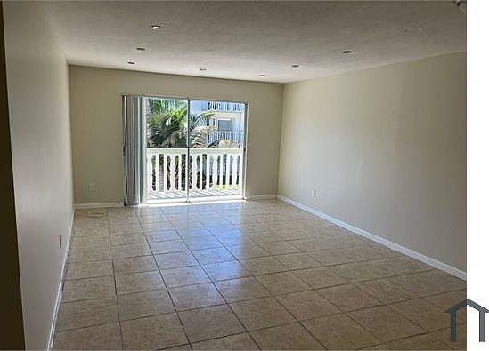 5th image of 15225 NE 6th Ave APT B205