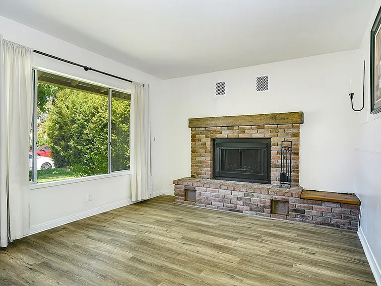 4721 Edgeware Rd — Photo 7