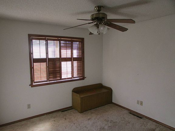 5th image of 109 N Cherry St