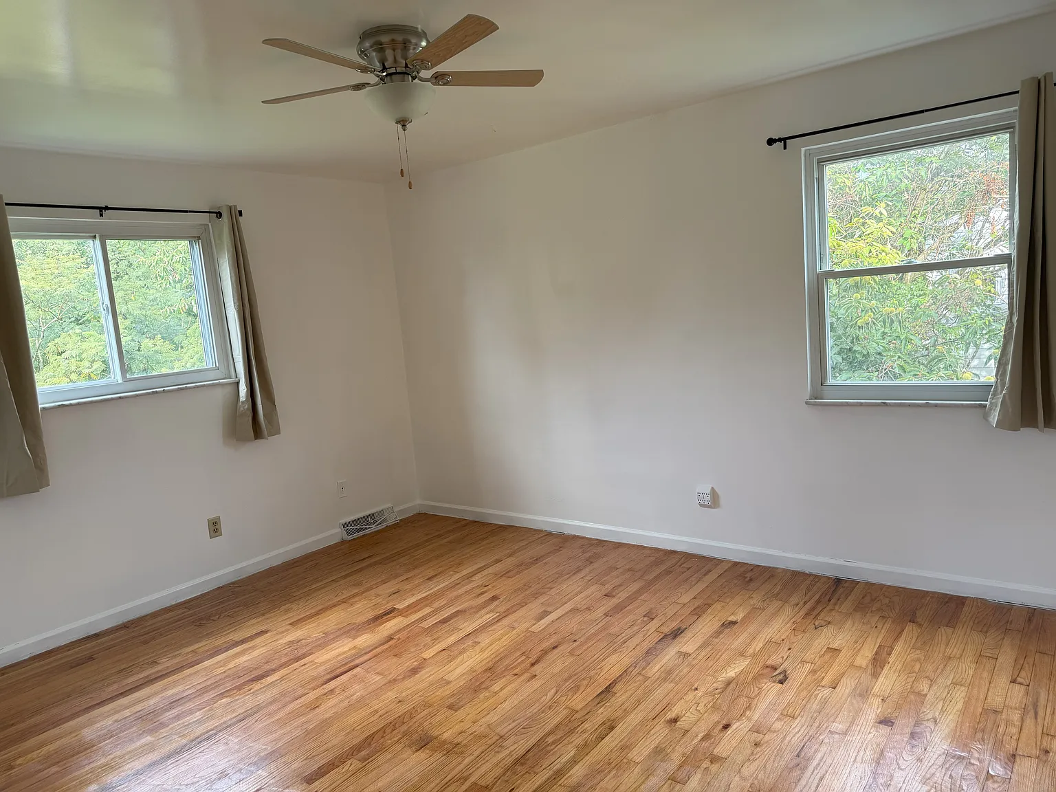 4 bed, 2000 sqft, $2,750 — Photo 4