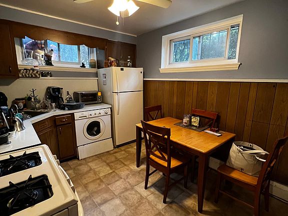 4th image of 182 Scott Ave #1