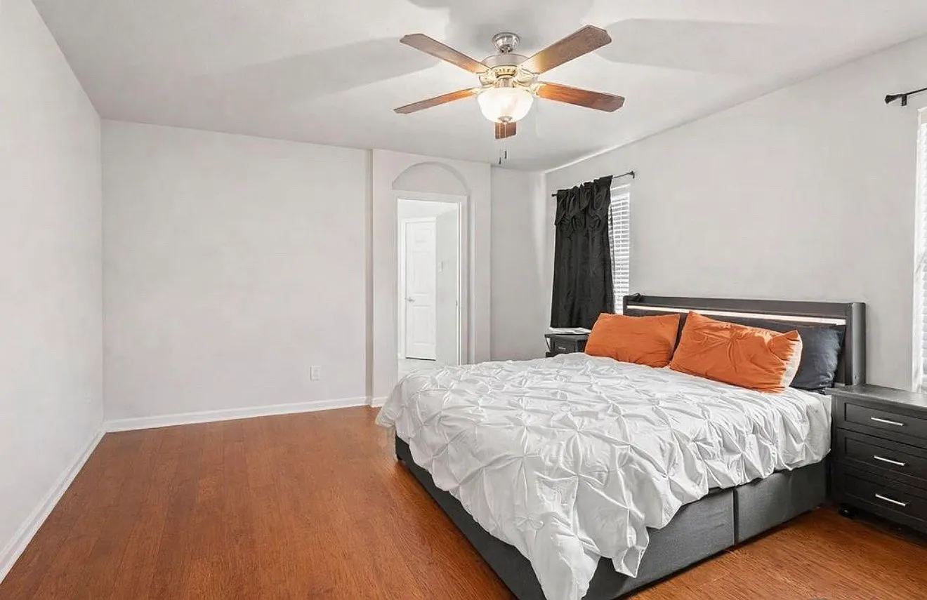 3 bed, 1472 sqft, $2,200 — Photo 3