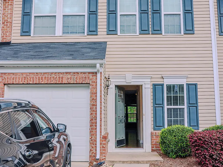441 Woodbark Ct — Photo 1