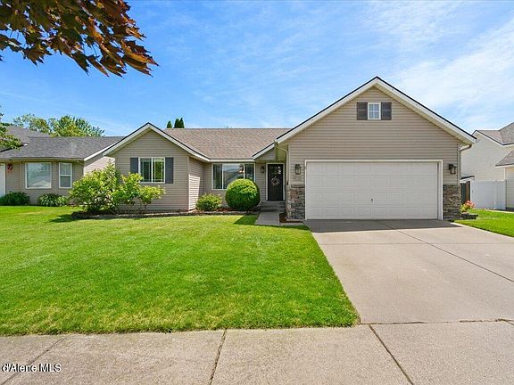 2nd image of 2738 N Ivy Ln