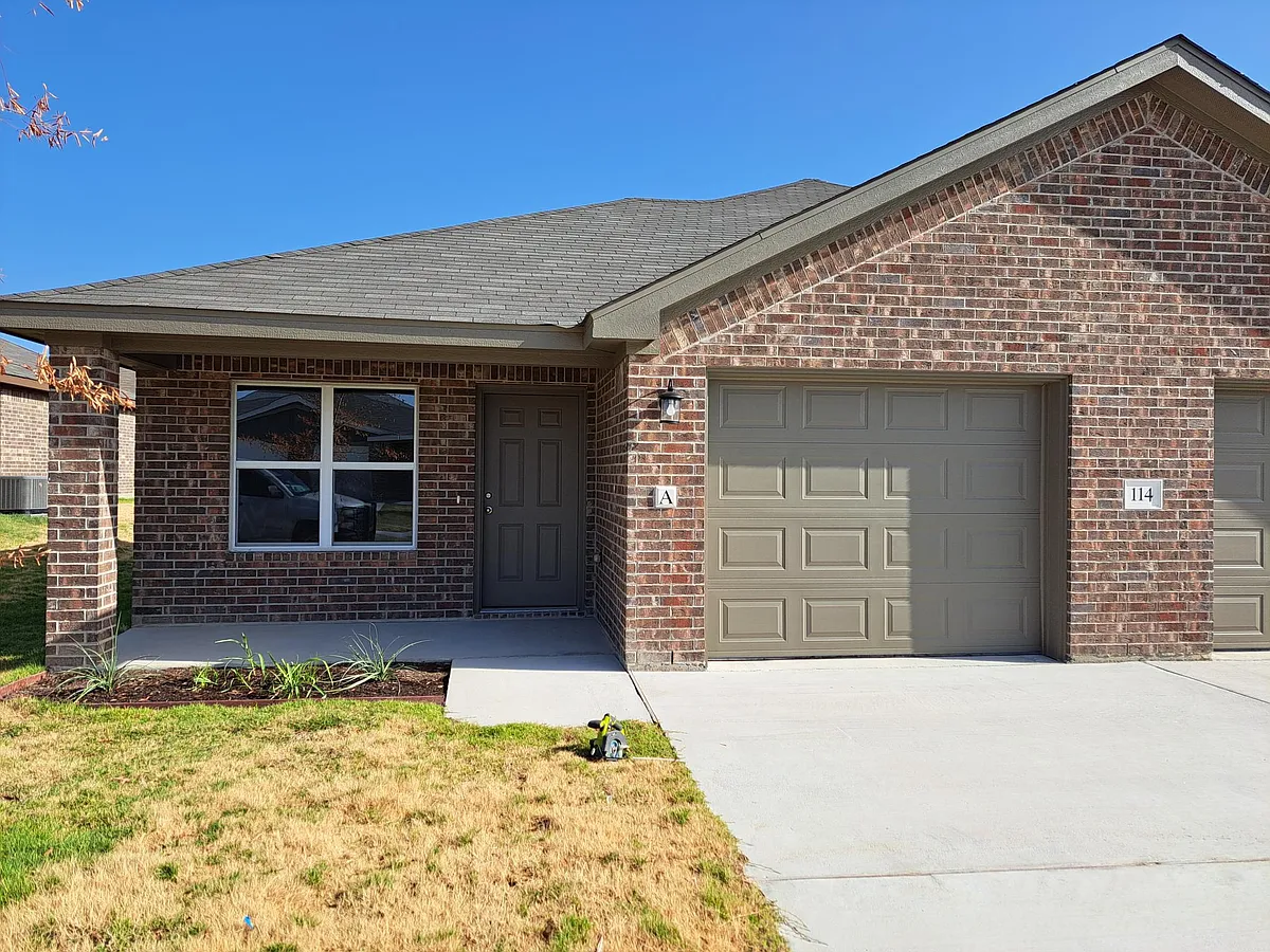 Building Photo - 114 Wind Ridge Dr
