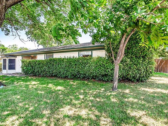 3rd image of 1137 Ashland Dr