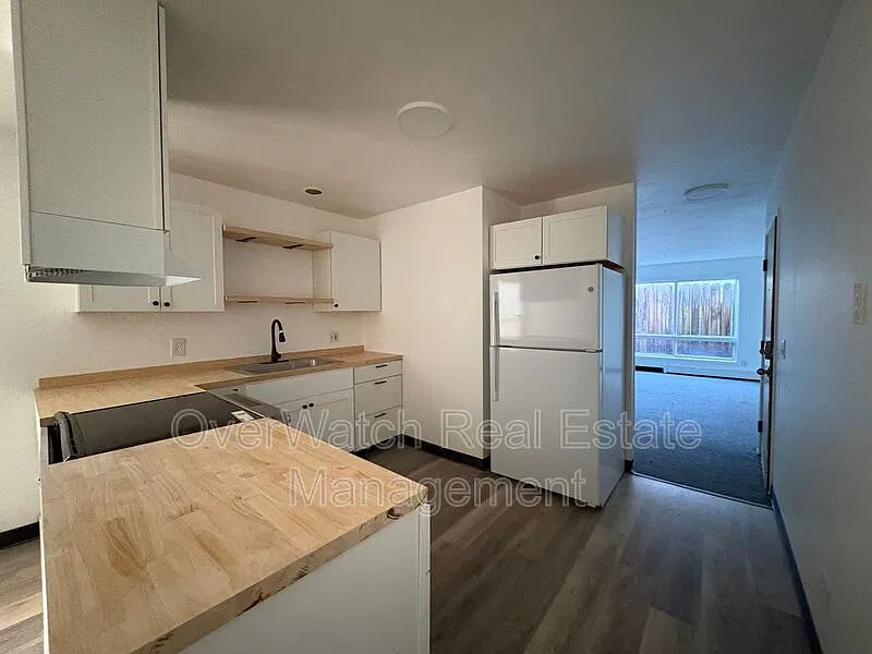3925 E 9th Ave — Photo 3