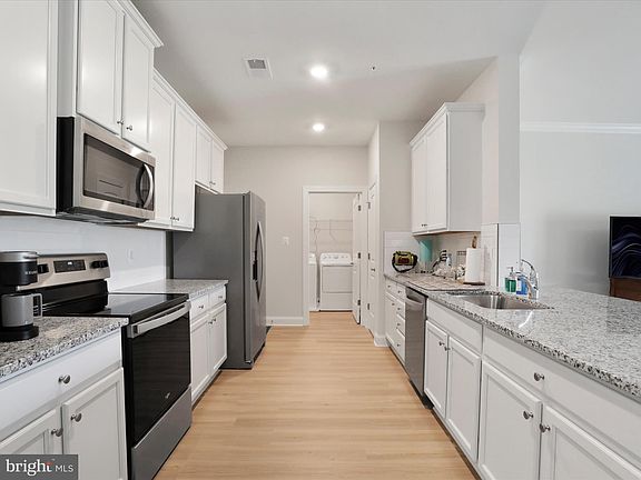 4th image of 10118 Amelia Ct