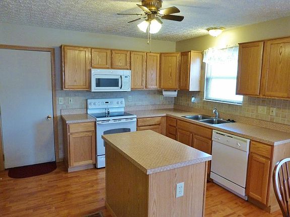 4th image of 917 Wellsley Way