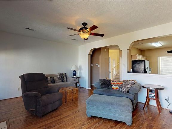 3rd image of 1403 Stone Canyon Way