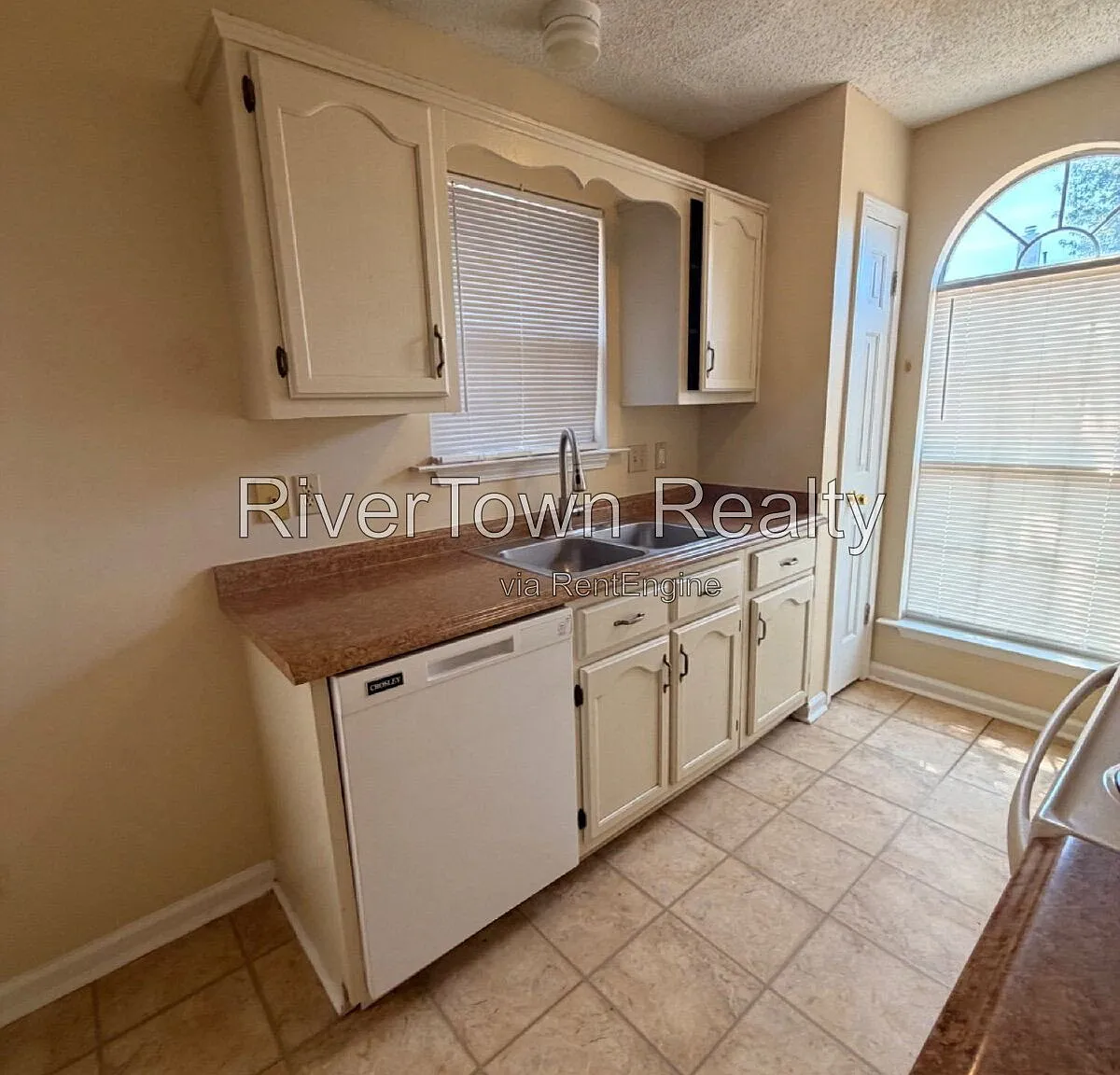 2 bed, 2.0 bath, 995 sqft, $1,295 — Photo 3