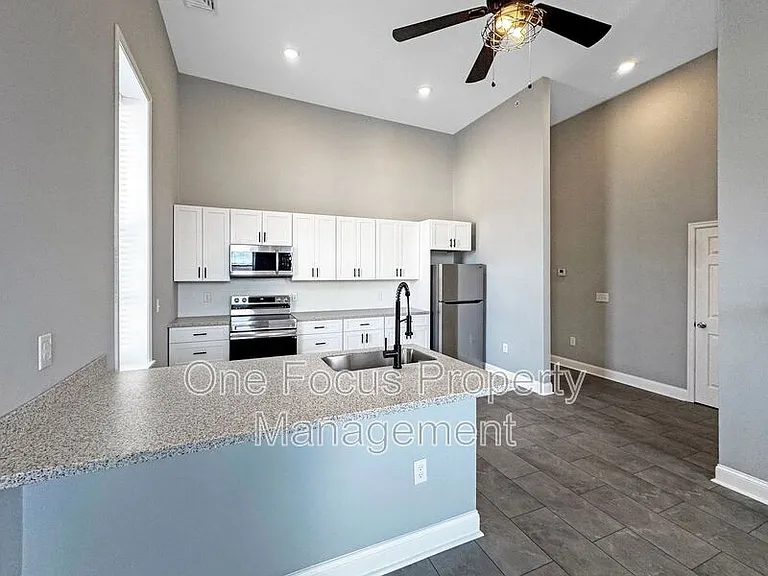 1064 Mill St #5 — Photo 2