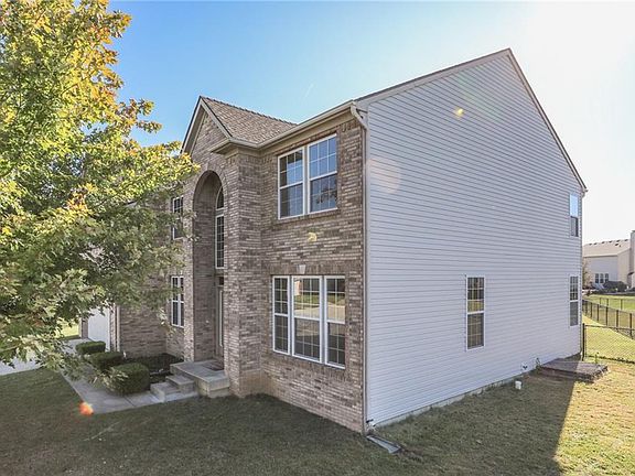 3rd image of 2317 Willowview Dr