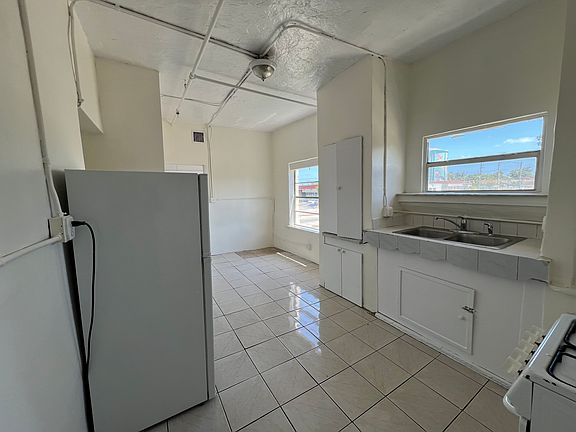 4th image of 4211 Parker Ave APT 7