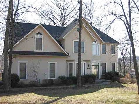 2nd image of 1082 Shadow Wood Ln