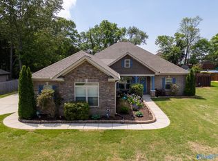 123 Carlton Cash Dr, Hazel Green, AL 35750