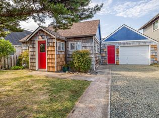 213 NE 11th St, Newport, OR 97365