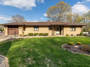 22300 Mud Lake Rd, Dubuque, IA 52001