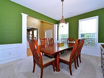 4th image of 710 Waveland Dr
