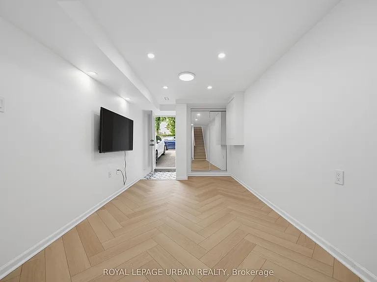 153 Craven Rd #BASEMENT — Photo 6