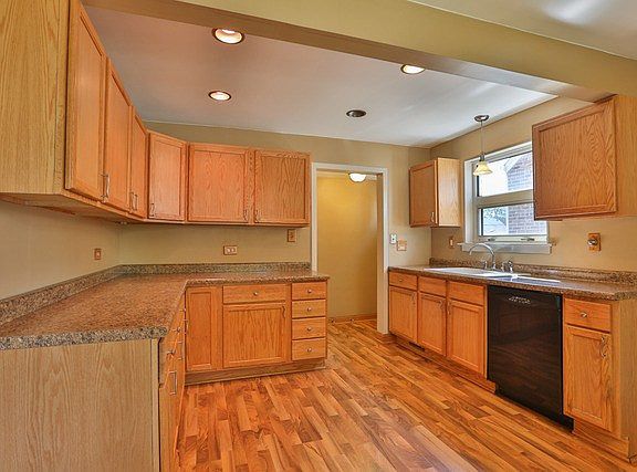 2nd image of 18023 Oakwood Ave