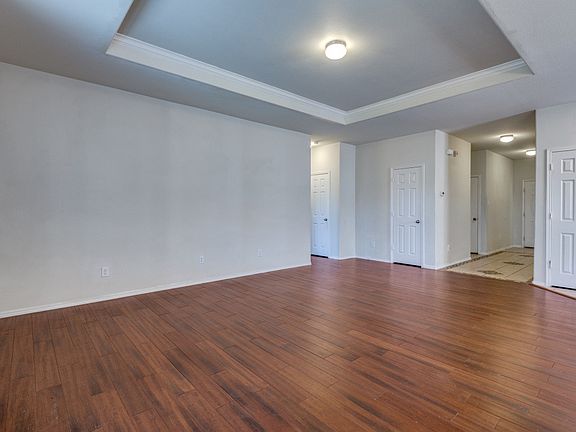 5th image of 2031 Avondown Rd