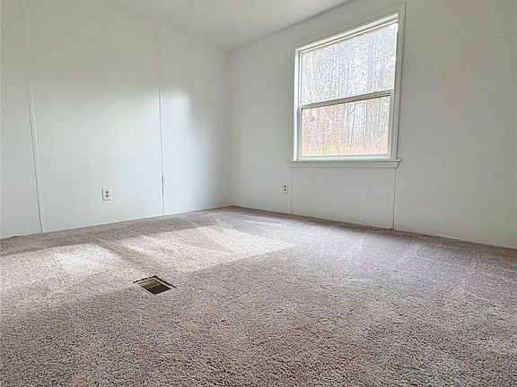 5th image of 1330 Flat Rock Rd