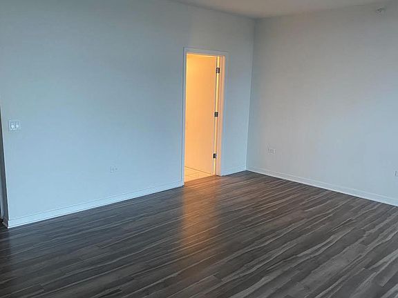 4th image of 750 N Clark St #2608