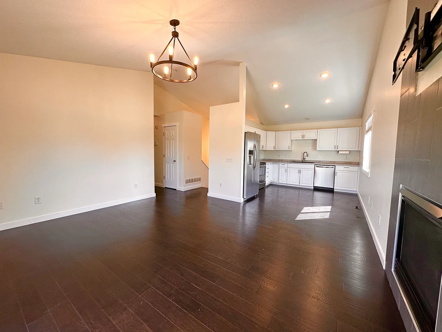 505 SE Pleasant View Dr — Photo 3