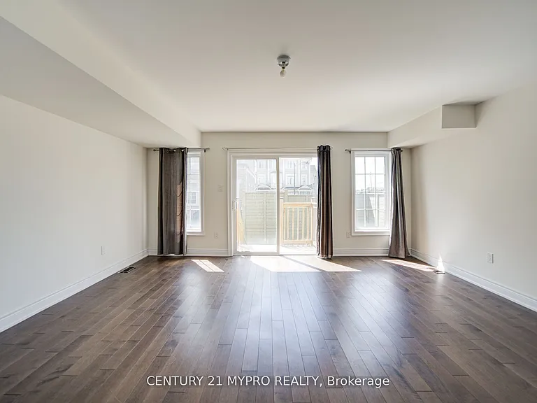 7 Latchford Ln — Photo 13