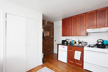 Rented by R New York