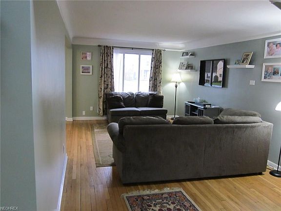 5th image of 24209 Hedgewood Ave