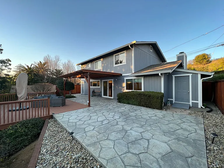 570 E North St — Photo 34