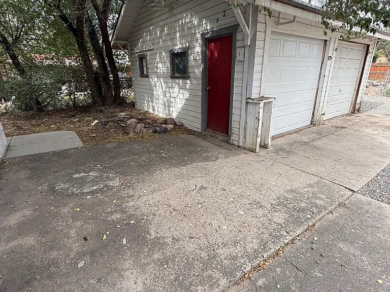 2542 Elm Ave — Photo 18