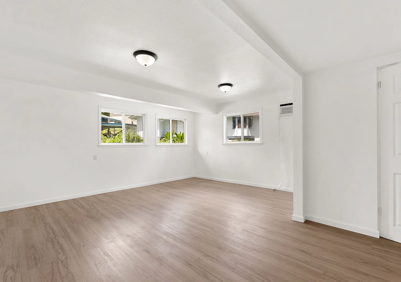 Ground Floor Studio in Kaneohe. — Photo 1