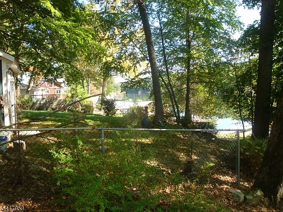 3rd image of 207 Hudson Ave