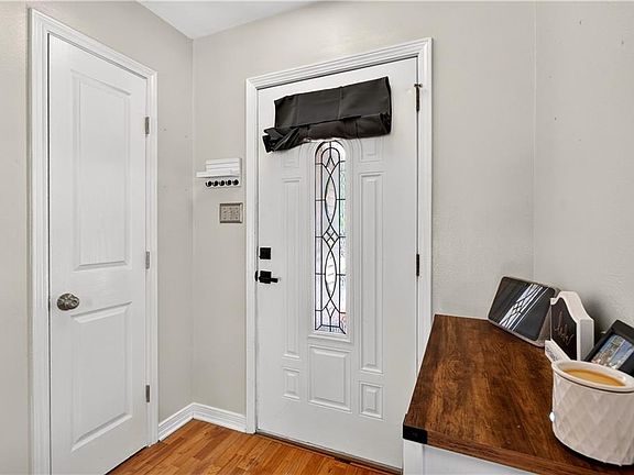 4th image of 3130 Terrace Ave E